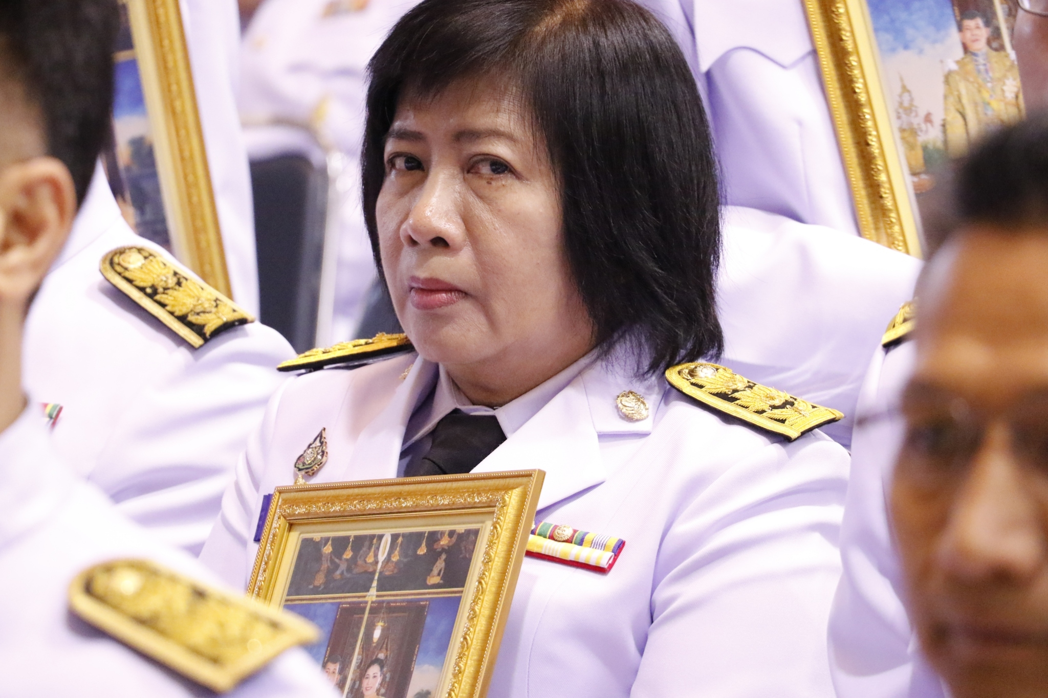 พิธีรับพระราชทานพระบรมฉายาลักษณ์ พระบาทสมเด็จพระเจ้าอยู่หัว และสมเด็จพระนางเจ้าฯ พระบรมราชินี เนื่องในโอกาสมหามงคลพระราชพิธีบรมราชาภิเษก พุทธศักราช 2562