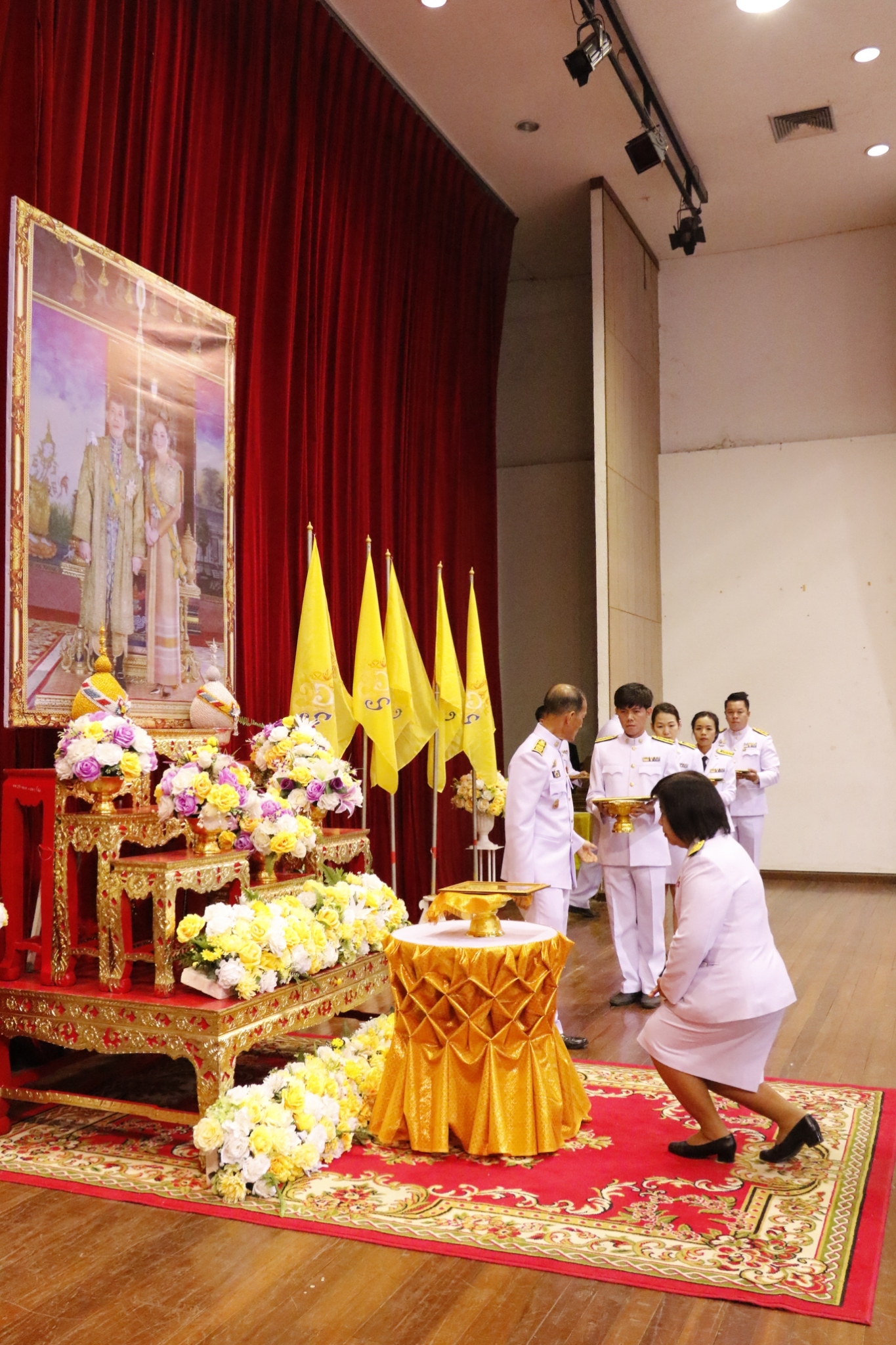 พิธีรับพระราชทานพระบรมฉายาลักษณ์ พระบาทสมเด็จพระเจ้าอยู่หัว และสมเด็จพระนางเจ้าฯ พระบรมราชินี เนื่องในโอกาสมหามงคลพระราชพิธีบรมราชาภิเษก พุทธศักราช 2562