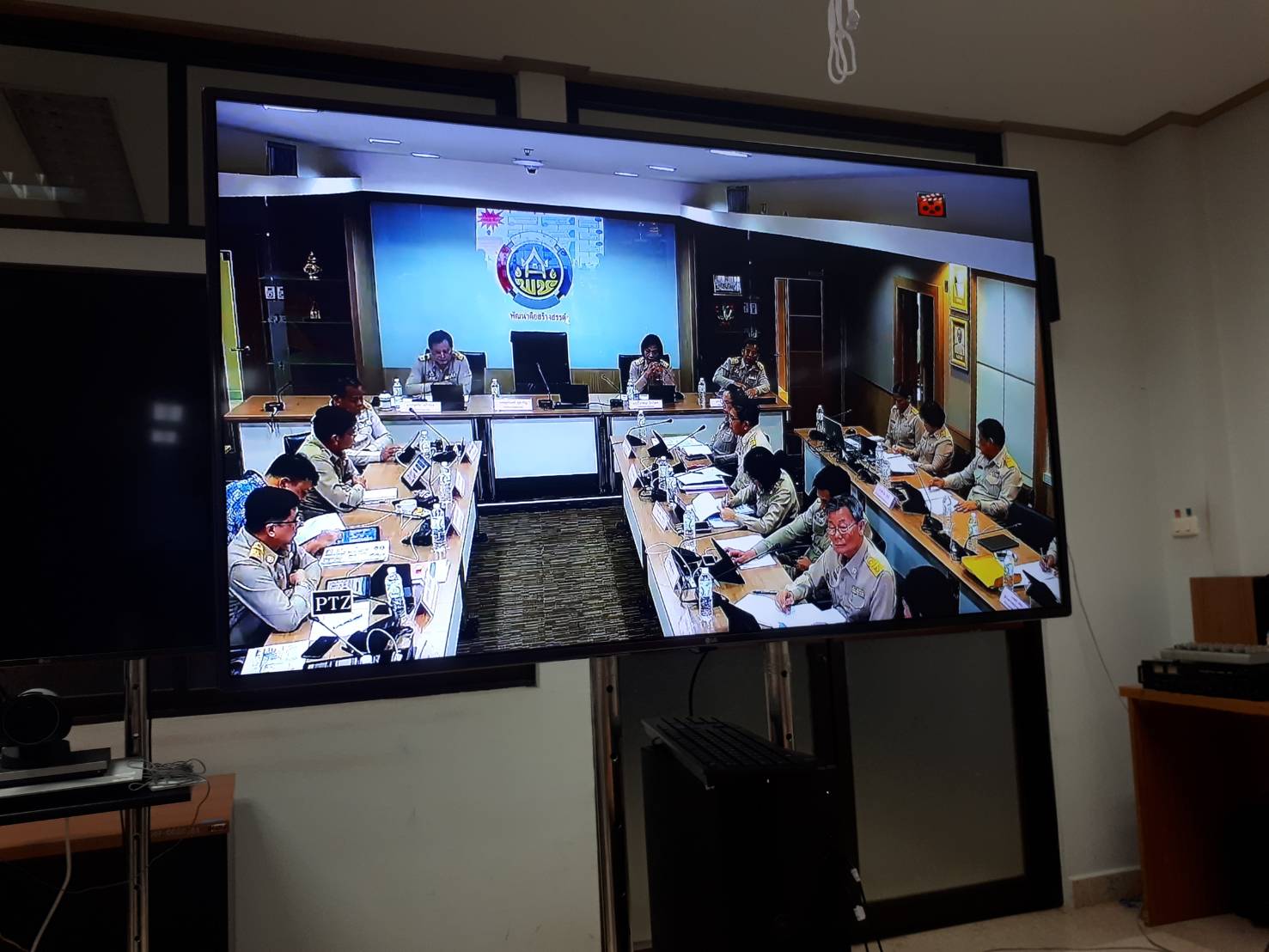 ประชุมกรมการพัฒนาชุมชน ครั้งที่ 2/2563 ณ ห้องประชุม 5001 ชั้น 5 กรมการพัฒนาชุมชน ผ่านระบบทีวี พช.