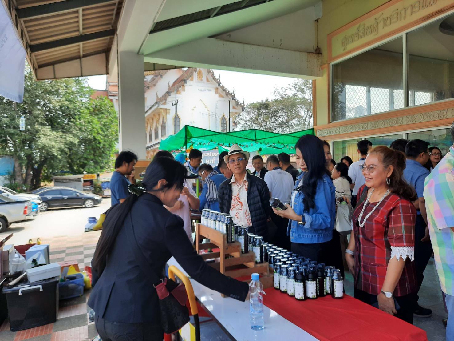 ต้อนรับคณะสมาพันธ์ SME ซึ่งเดินทางมาประชุมสัญจรสมาพันธ์ SME ไทยภาคตะวันออก ครั้งที่ 1/2563 ณ ศูนย์จำหน่ายสินค้าและผลิตภัณฑ์ชุมชนจังหวัดปราจีนบุรี