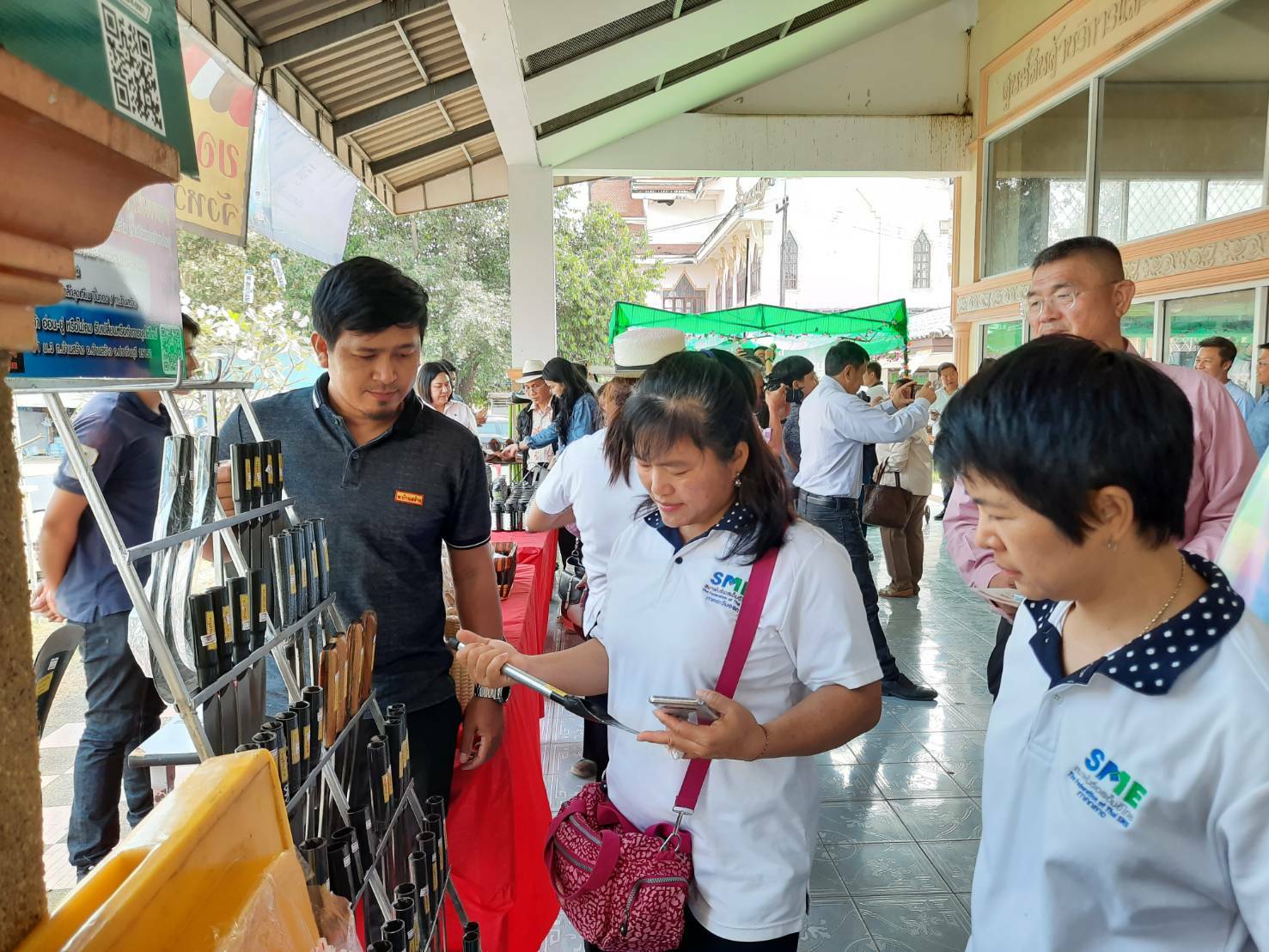 ต้อนรับคณะสมาพันธ์ SME ซึ่งเดินทางมาประชุมสัญจรสมาพันธ์ SME ไทยภาคตะวันออก ครั้งที่ 1/2563 ณ ศูนย์จำหน่ายสินค้าและผลิตภัณฑ์ชุมชนจังหวัดปราจีนบุรี