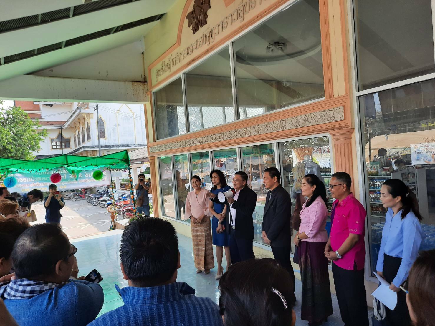 ต้อนรับคณะสมาพันธ์ SME ซึ่งเดินทางมาประชุมสัญจรสมาพันธ์ SME ไทยภาคตะวันออก ครั้งที่ 1/2563 ณ ศูนย์จำหน่ายสินค้าและผลิตภัณฑ์ชุมชนจังหวัดปราจีนบุรี