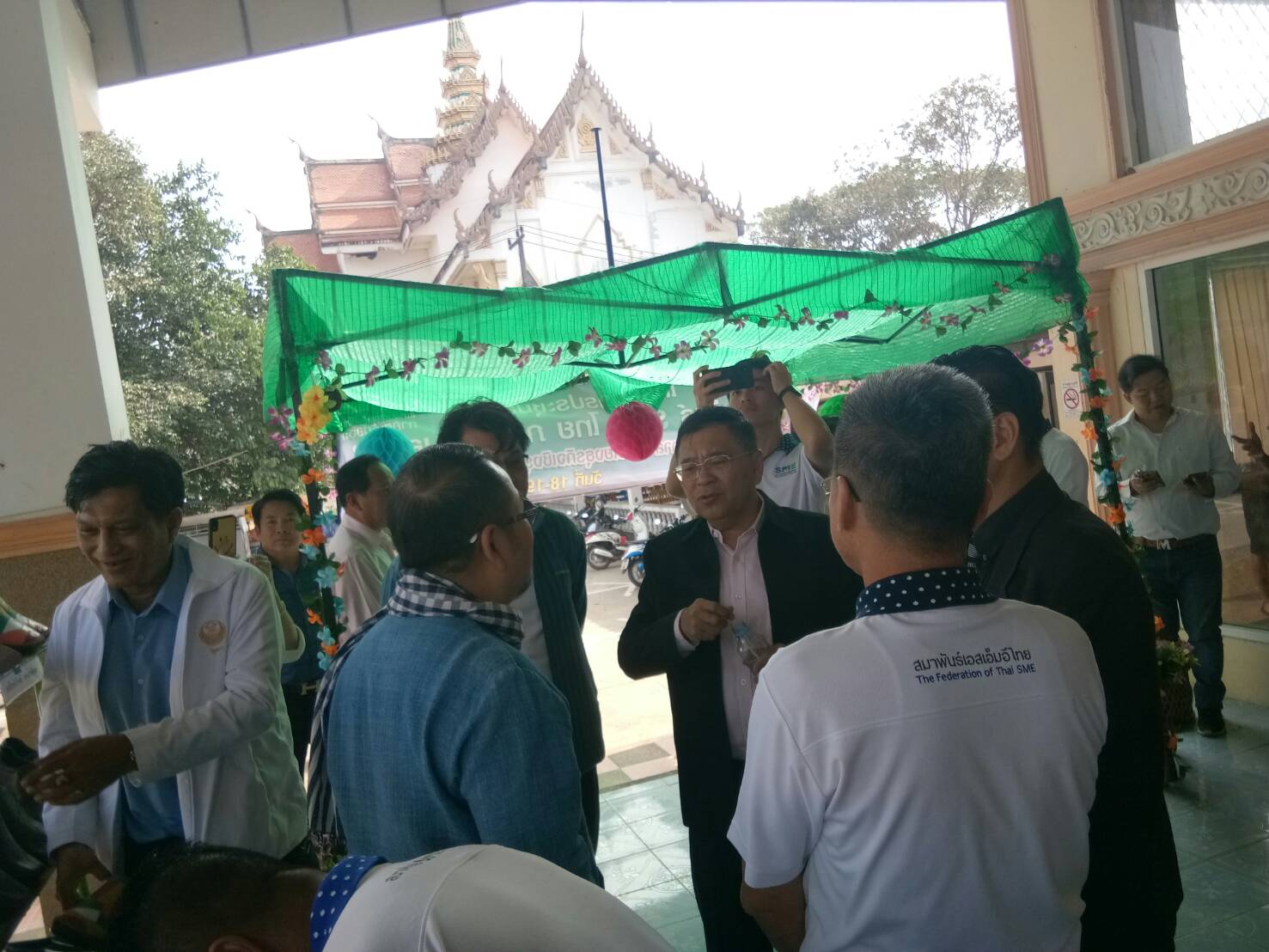 ต้อนรับคณะสมาพันธ์ SME ซึ่งเดินทางมาประชุมสัญจรสมาพันธ์ SME ไทยภาคตะวันออก ครั้งที่ 1/2563 ณ ศูนย์จำหน่ายสินค้าและผลิตภัณฑ์ชุมชนจังหวัดปราจีนบุรี