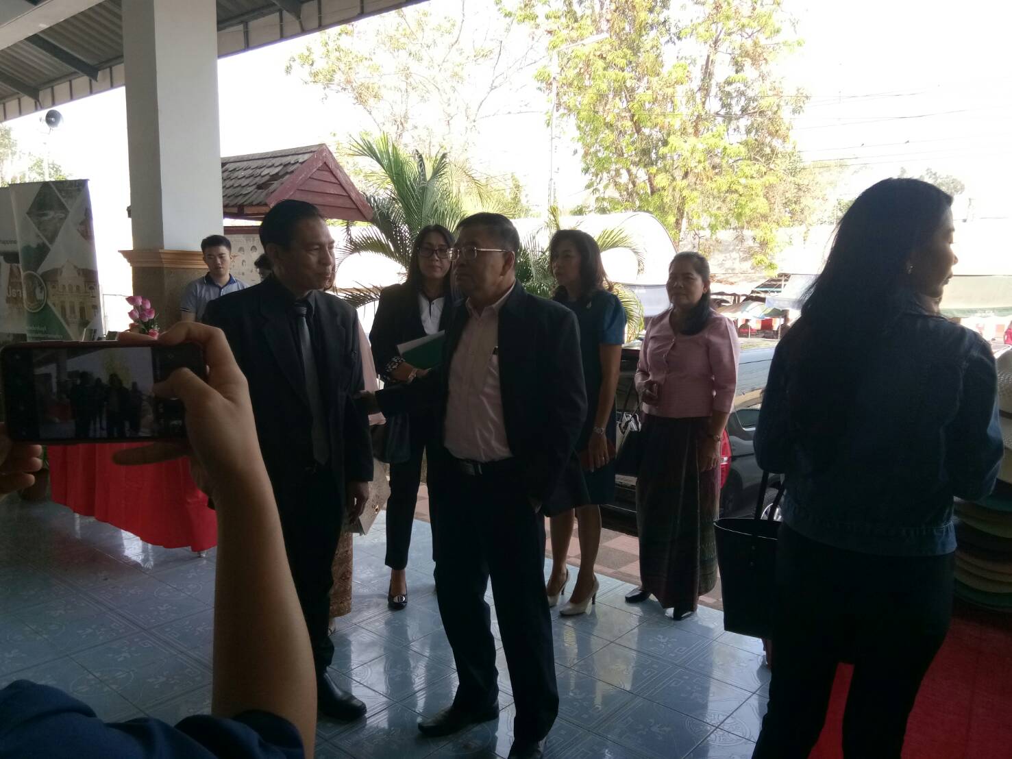 ต้อนรับคณะสมาพันธ์ SME ซึ่งเดินทางมาประชุมสัญจรสมาพันธ์ SME ไทยภาคตะวันออก ครั้งที่ 1/2563 ณ ศูนย์จำหน่ายสินค้าและผลิตภัณฑ์ชุมชนจังหวัดปราจีนบุรี