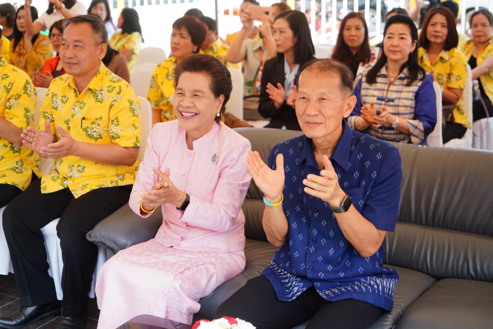 พิธีเปิดงานวันรวมน้ำใจสู่กาชาดจังหวัดปราจีนบุรี ประจำปี 2563