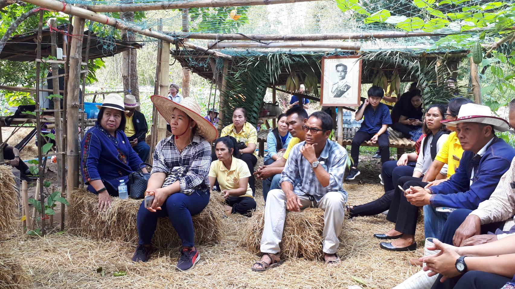 โครงการ “เอามื้อสามัคคี สวนสัมมาชีพรวมใจ”