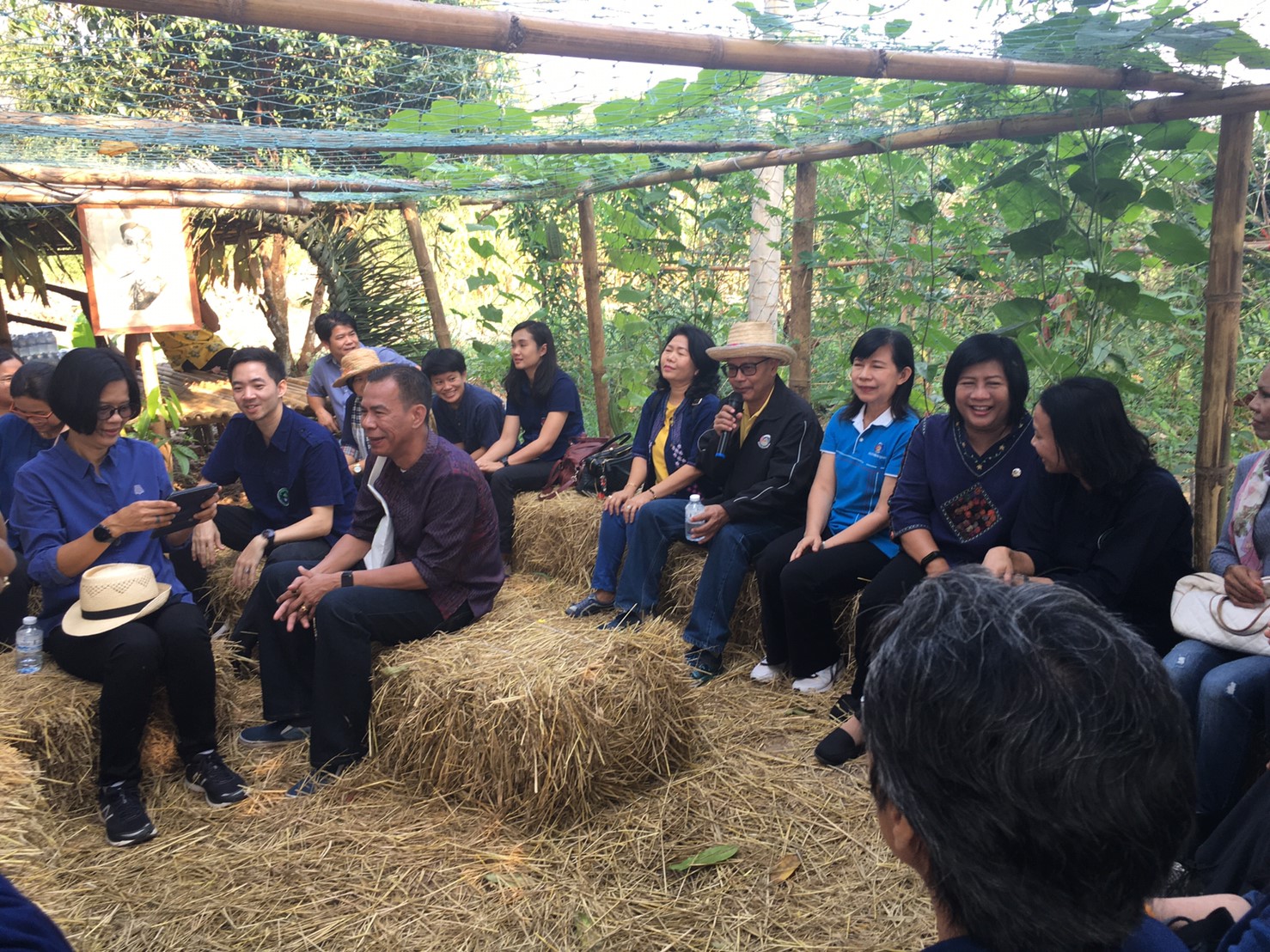 โครงการ “เอามื้อสามัคคี สวนสัมมาชีพรวมใจ”