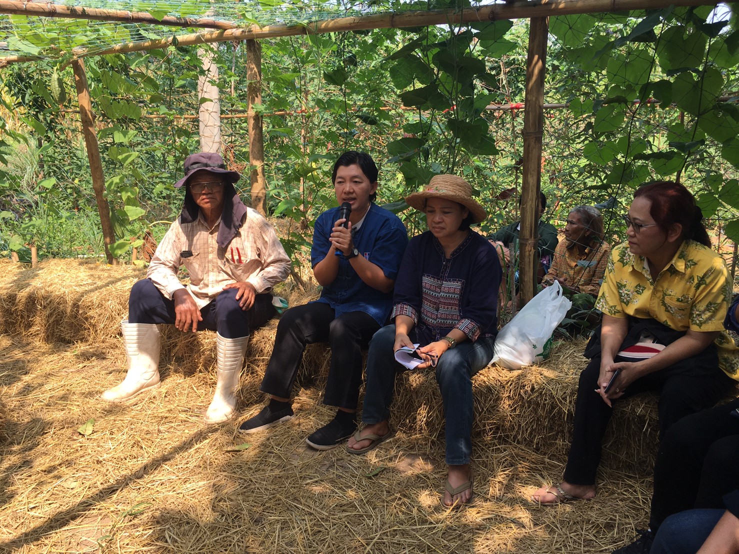โครงการ “เอามื้อสามัคคี สวนสัมมาชีพรวมใจ”