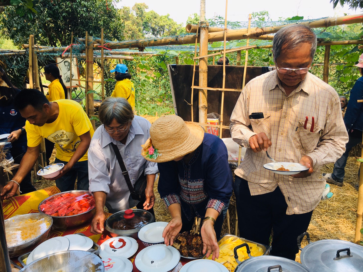 โครงการ “เอามื้อสามัคคี สวนสัมมาชีพรวมใจ”