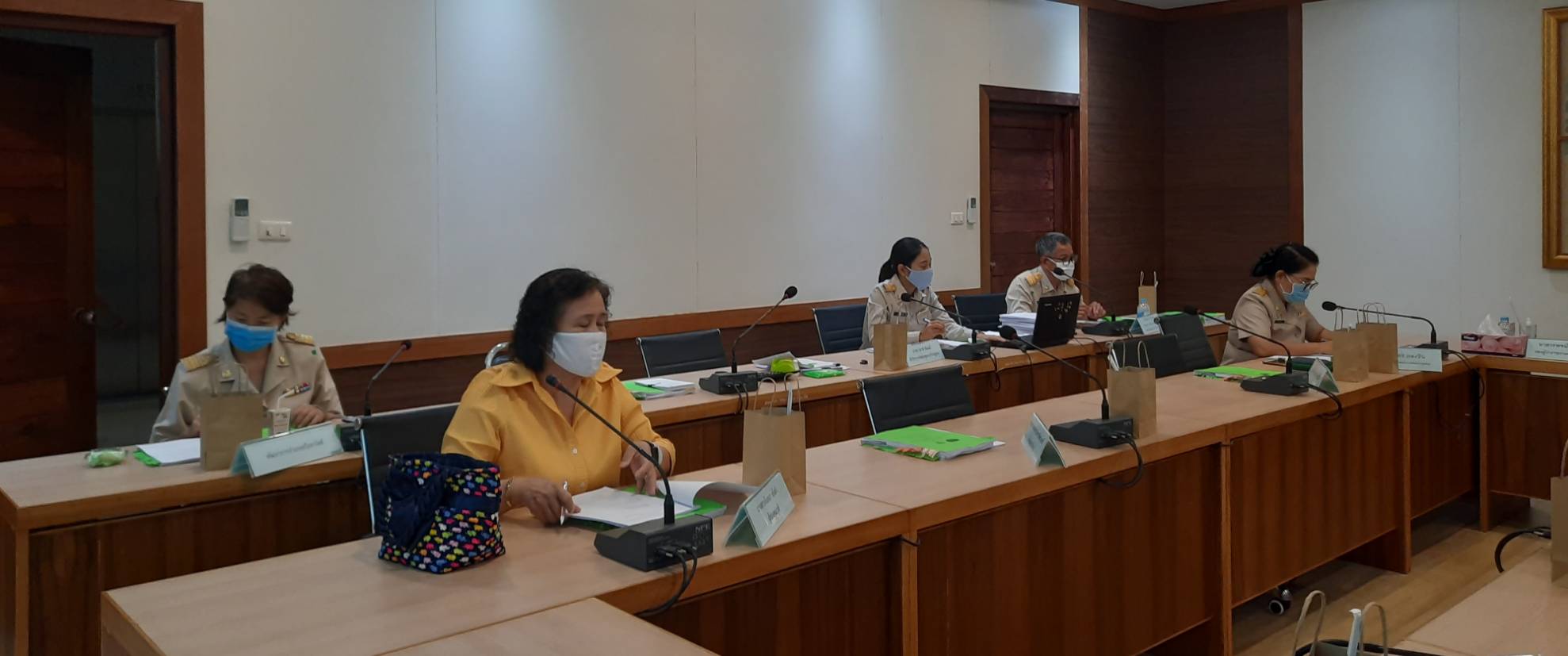 การประชุมคณะอนุกรรมการบริหารกองทุนพัฒนาบทบาทสตรีระดับจังหวัด จังหวัดปราจีนบุรี ครั้งที่ 4/2563