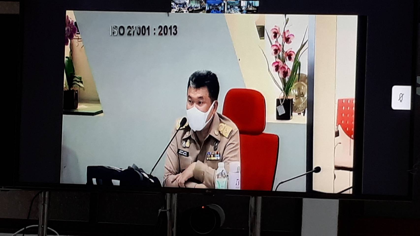 การประชุมกรมการพัฒนาชุมชน  ครั้งที่ 3/2563 ผ่านระบบวีดิทัศน์ทางไกล (Video Conference) ณ ห้องประชุม War Room ชั้น 5 กรมการพัฒนาชุมชน