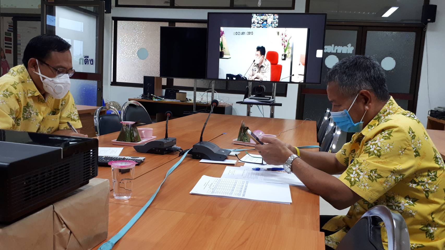 การประชุมกรมการพัฒนาชุมชน  ครั้งที่ 3/2563 ผ่านระบบวีดิทัศน์ทางไกล (Video Conference) ณ ห้องประชุม War Room ชั้น 5 กรมการพัฒนาชุมชน