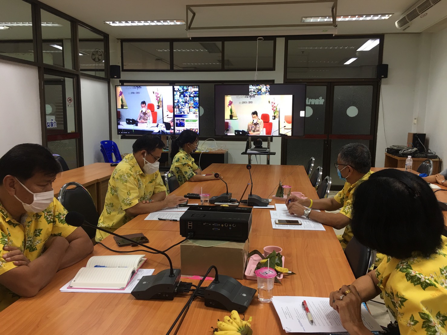 การประชุมกรมการพัฒนาชุมชน  ครั้งที่ 3/2563 ผ่านระบบวีดิทัศน์ทางไกล (Video Conference) ณ ห้องประชุม War Room ชั้น 5 กรมการพัฒนาชุมชน