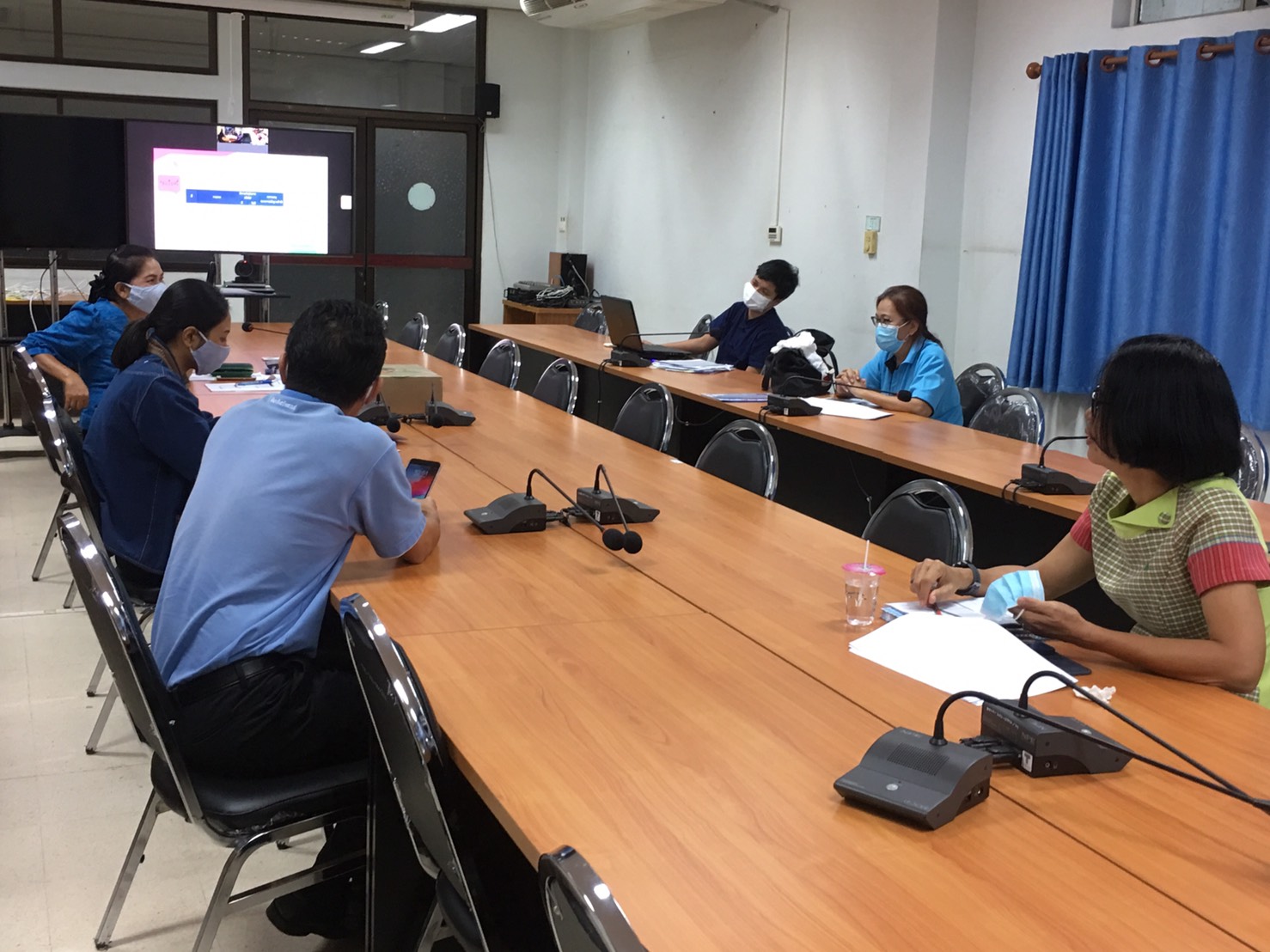 การประชุมชี้แจง เร่งรัด กำกับ ติดตามการดำเนินงานกองทุนพัฒนาบทบาทสตรี ผ่านระบบวีดิทัศน์ทางไกล (Video Conference) ณ ห้องประชุม War Room ชั้น 5 กรมการพัฒนาชุมชน