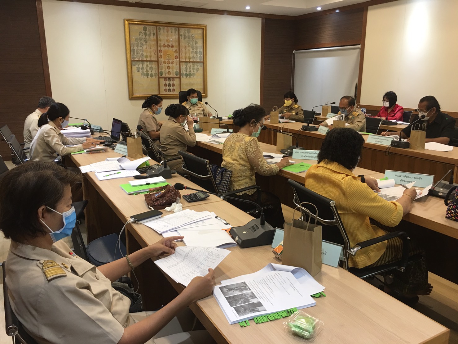 การประชุมคณะอนุกรรมการบริหารกองทุนพัฒนาบทบาทสตรีระดับจังหวัด จังหวัดปราจีนบุรี ครั้งที่ 4/2563