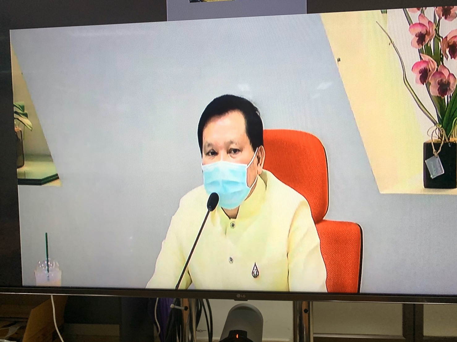 การประชุมชี้แจง เร่งรัด กำกับ ติดตามการดำเนินงานกองทุนพัฒนาบทบาทสตรี ผ่านระบบวีดิทัศน์ทางไกล (Video Conference) ณ ห้องประชุม War Room ชั้น 5 กรมการพัฒนาชุมชน