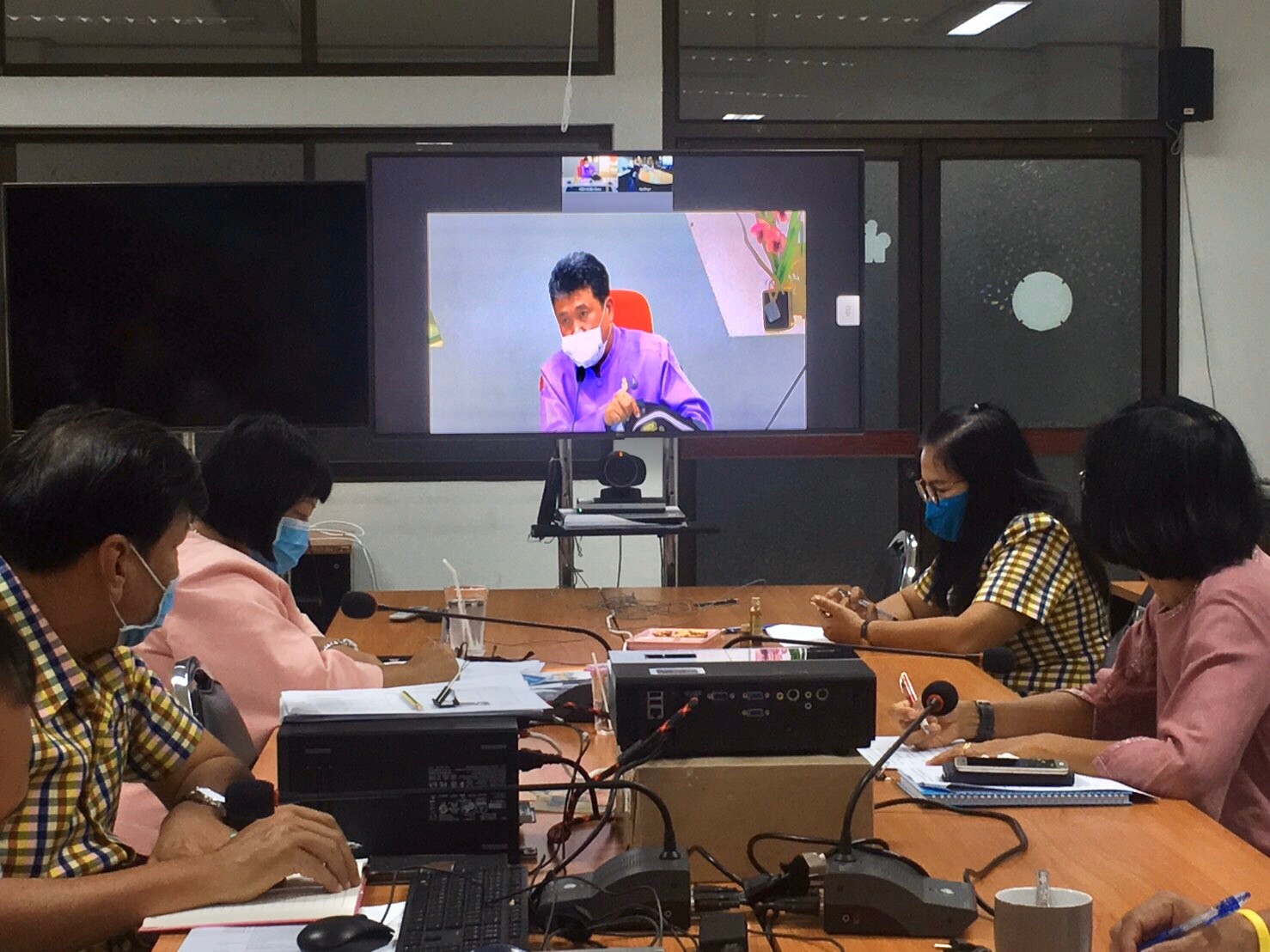 งการประชุมคณะกรรมการอำนวยการขับเคลื่อนแผนปฏิบัติการ 90 วัน “ปลูกผักสวนครัว เพื่อสร้างความมั่นคงทางอาหาร” ผ่านระบบ Video Conference