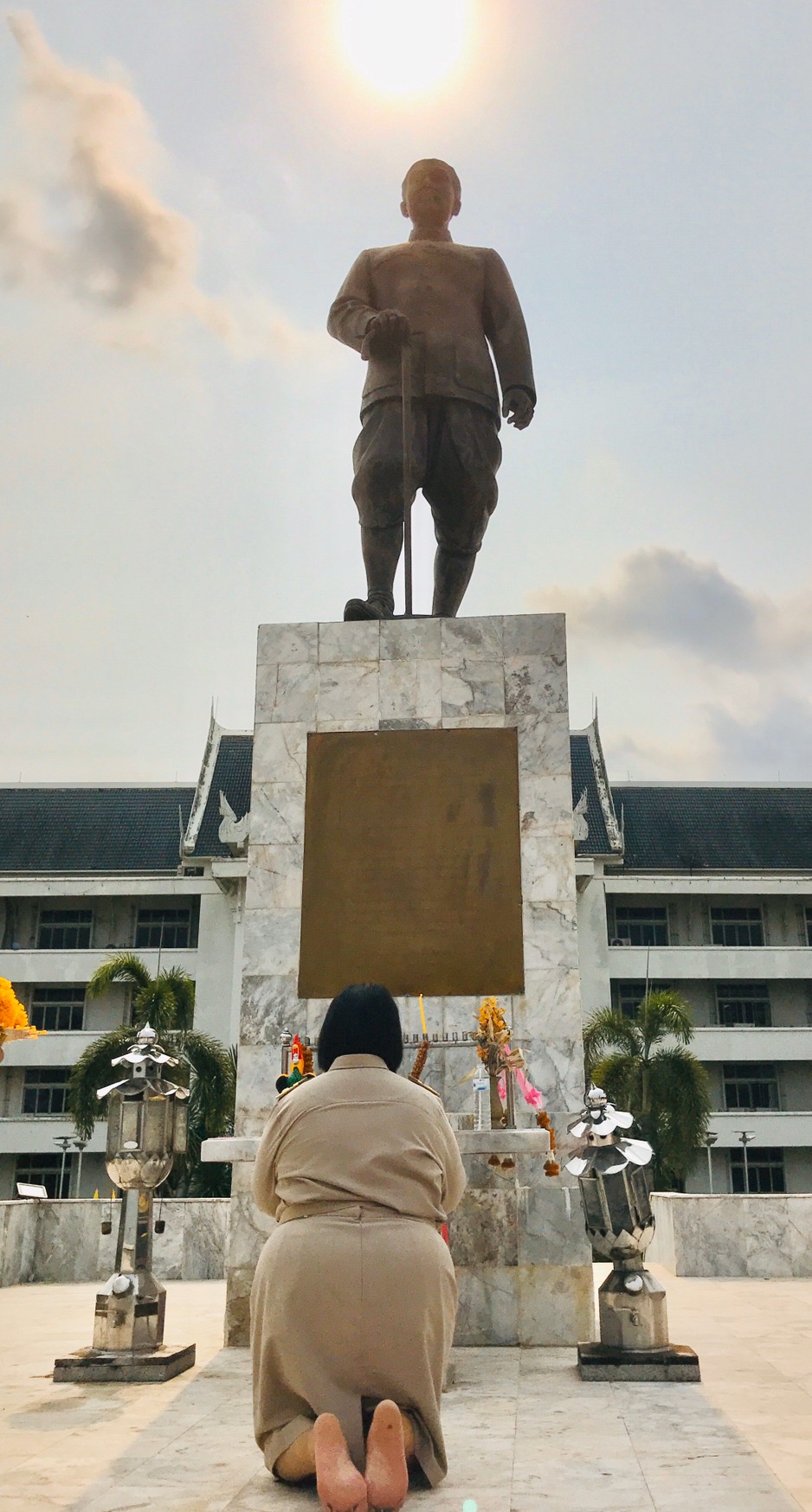 พัฒนาการจังหวัดปราจีนบุรีเข้าคาราวะผู้ว่าราชการจังหวัดปราจีนบุรี และรองผู้ว่าราชการจังหวัดปราจีนบุรี  และสักการะสิ่งศักดิ์สิทธิ์ของจังหวัดปราจีนบุรี