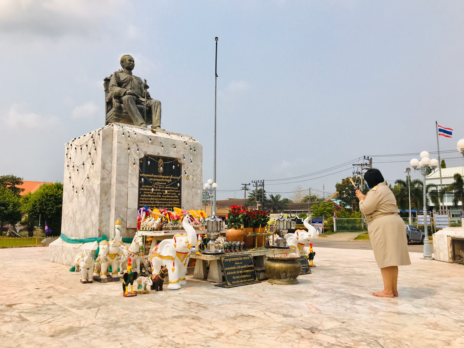 พัฒนาการจังหวัดปราจีนบุรีเข้าคาราวะผู้ว่าราชการจังหวัดปราจีนบุรี และรองผู้ว่าราชการจังหวัดปราจีนบุรี  และสักการะสิ่งศักดิ์สิทธิ์ของจังหวัดปราจีนบุรี