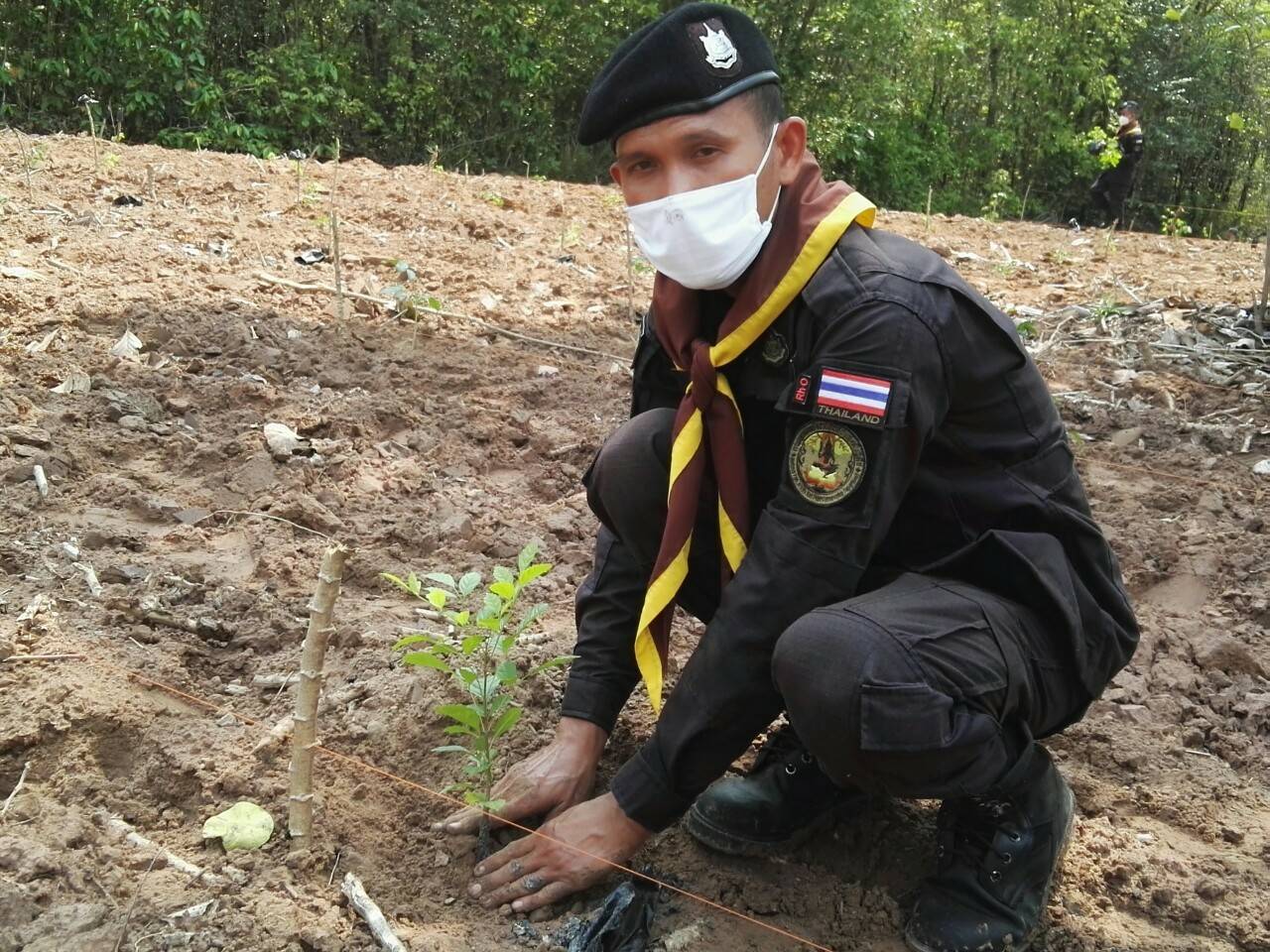 โครงการปลูกป่าเฉลิมพระเกียรติ เนื่องในโอกาสมหามงคลพระราชพิธีบรมราชาภิเษก ครบรอบ 1 ปี ของพระบาทสมเด็จพระปรเมนทรรามาธิบดีศรีสินทรมหาวชิราลงกรณ พระวชิรเกล้าเจ้าอยู่หัว