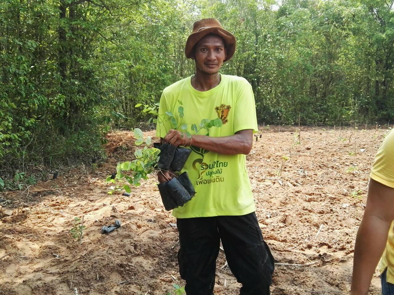 โครงการปลูกป่าเฉลิมพระเกียรติ เนื่องในโอกาสมหามงคลพระราชพิธีบรมราชาภิเษก ครบรอบ 1 ปี ของพระบาทสมเด็จพระปรเมนทรรามาธิบดีศรีสินทรมหาวชิราลงกรณ พระวชิรเกล้าเจ้าอยู่หัว