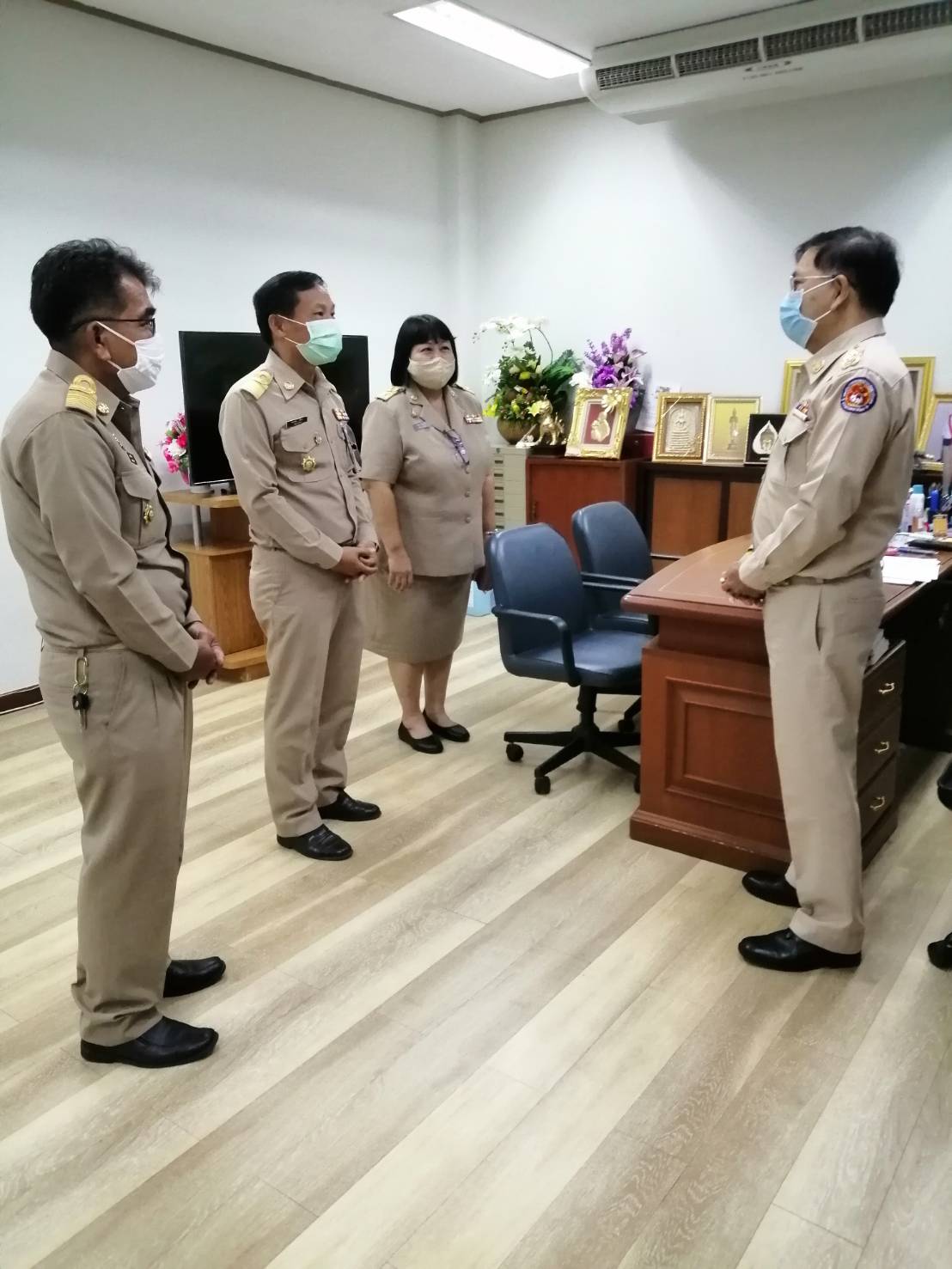 นำข้าราชการพัฒนาชุมชนที่ได้รับคำสั่งแต่งตั้ง/โยกย้าย จำนวน 2 คน เข้ารับพรจากผู้ว่าราชการจังหวัดปราจีนบุรี และรองผู้ว่าราชการจังหวัดปราจีนบุรี
