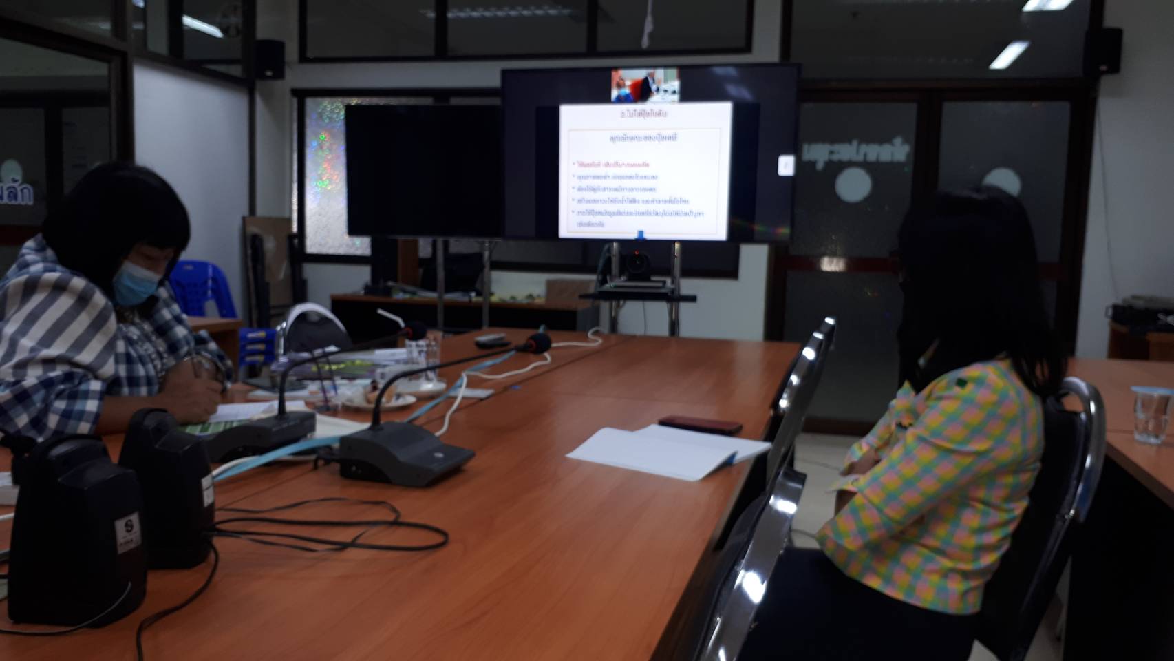 การประชุมผ่านระบบวีดิทัศน์ทางไกล ( Video Conference ) เรื่อง การขับเคลื่อนหลักทฤษฎีใหม่ของพระบาทสมเด็จพระเจ้าอยู่หัว รัชกาลที่ 9 ประยุกต์สู่ “โคก หนอง นา โมเดล” 30 ตารางวา