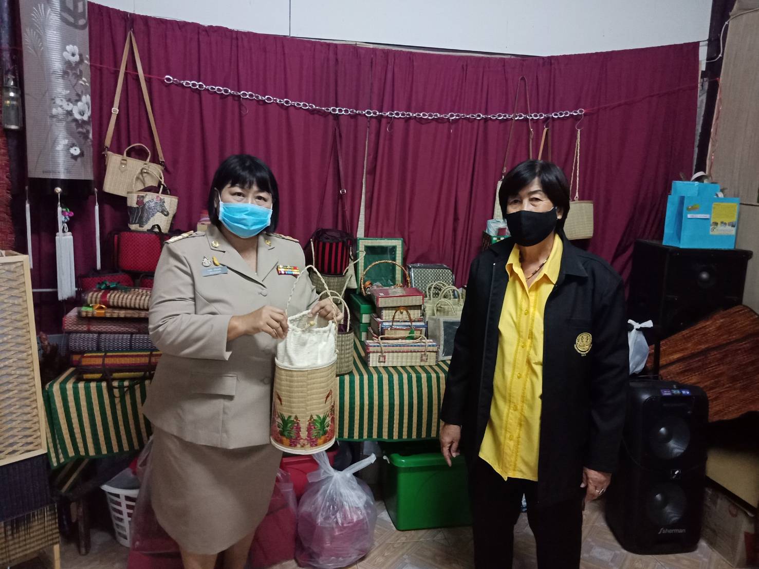 ตรวจเยี่ยม ติดตาม ให้กำลังใจแก่ผู้ประกอบการ OTOP ณ ที่ทำการกลุ่มแปรรูปเสื่อกกตำบลบางพลวง