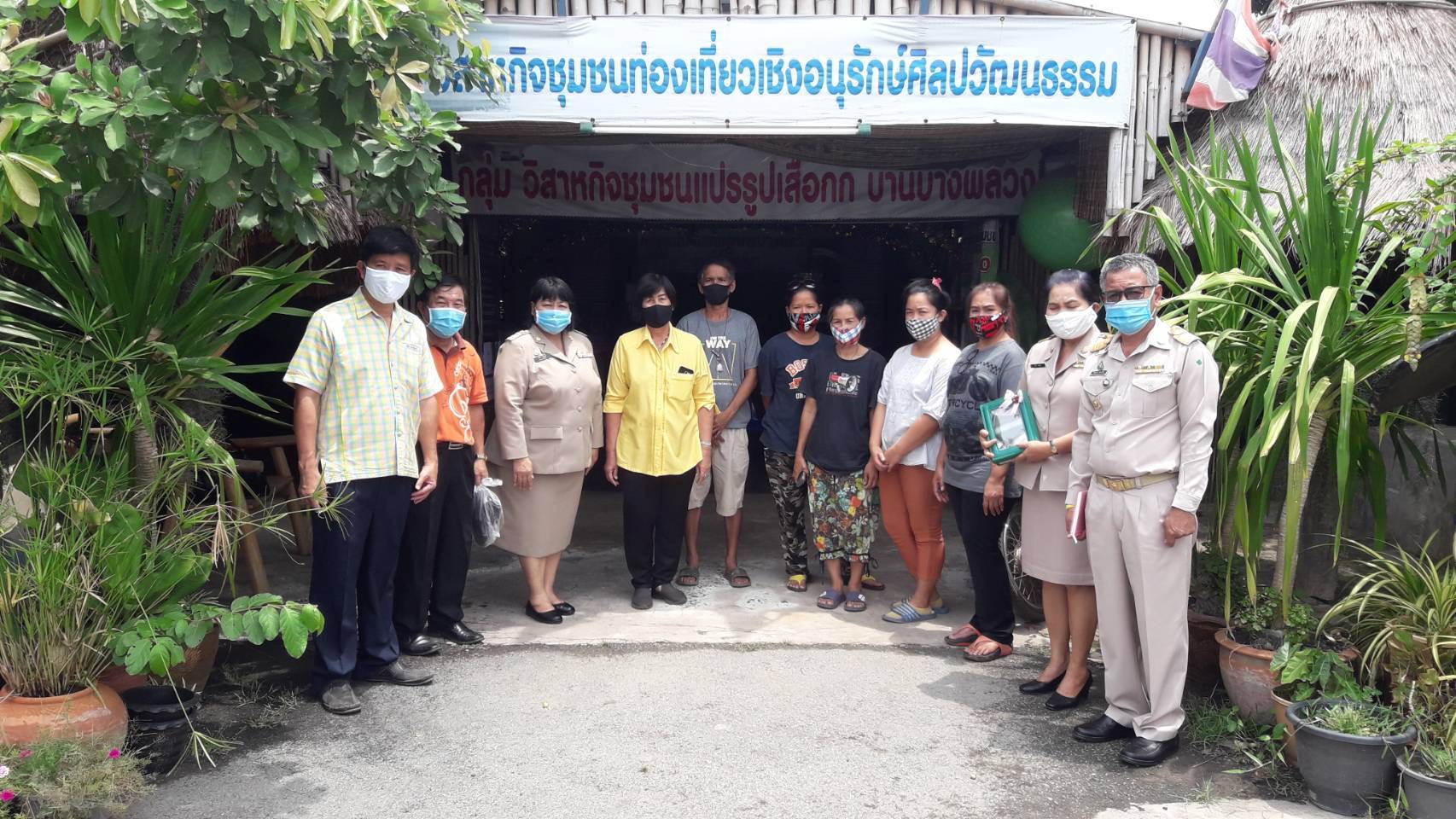 ตรวจเยี่ยม ติดตาม ให้กำลังใจแก่ผู้ประกอบการ OTOP ณ ที่ทำการกลุ่มแปรรูปเสื่อกกตำบลบางพลวง
