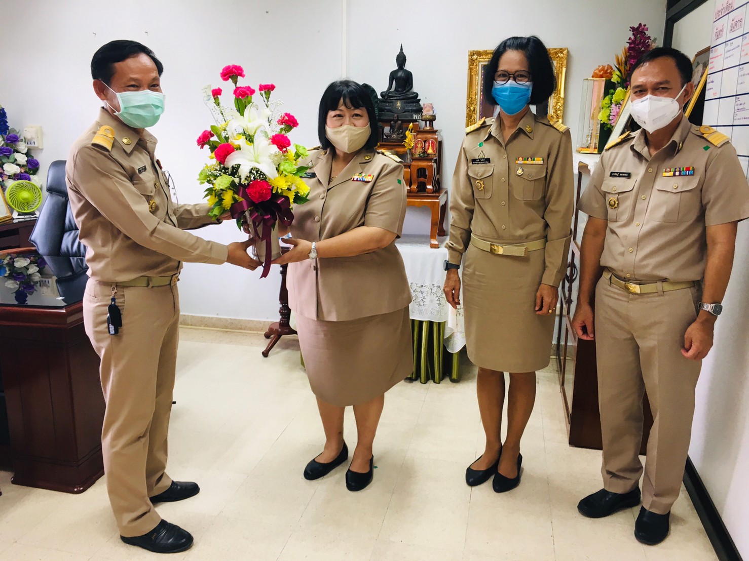 นำข้าราชการพัฒนาชุมชนที่ได้รับคำสั่งแต่งตั้ง/โยกย้าย จำนวน 2 คน เข้ารับพรจากผู้ว่าราชการจังหวัดปราจีนบุรี และรองผู้ว่าราชการจังหวัดปราจีนบุรี
