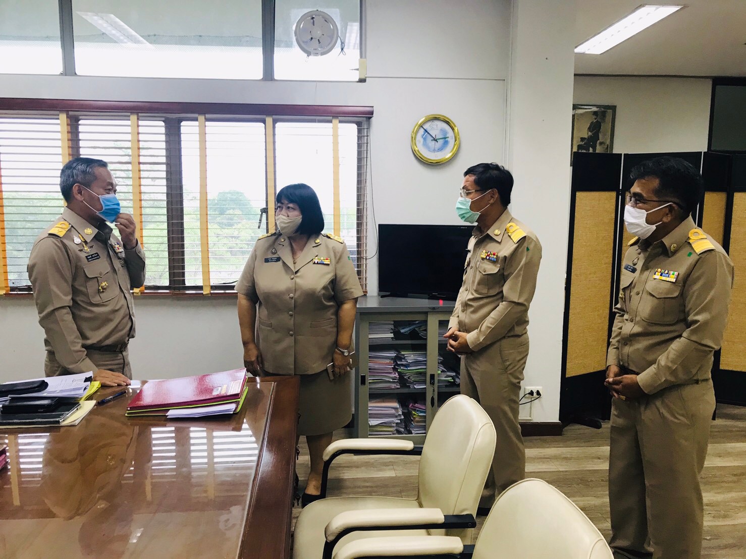 นำข้าราชการพัฒนาชุมชนที่ได้รับคำสั่งแต่งตั้ง/โยกย้าย จำนวน 2 คน เข้ารับพรจากผู้ว่าราชการจังหวัดปราจีนบุรี และรองผู้ว่าราชการจังหวัดปราจีนบุรี