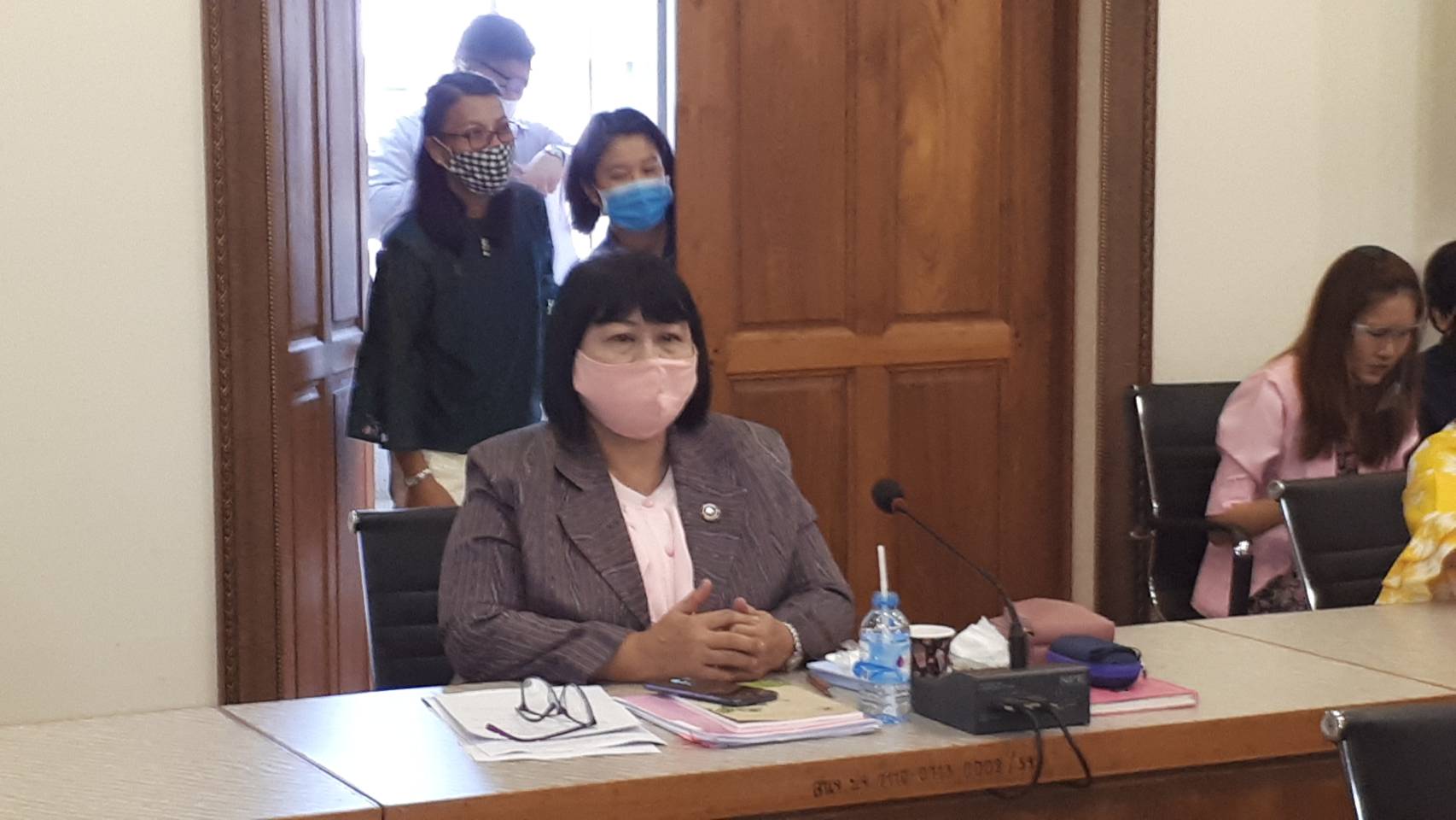 ประชุมชี้แจง การเสนอโครงการภายใต้กรอบนโยบายการฟื้นฟูเศรษฐกิจและสังคมของประเทศ ผ่านระบบการประชุมทางวีดิทัศน์ (Video Conference)