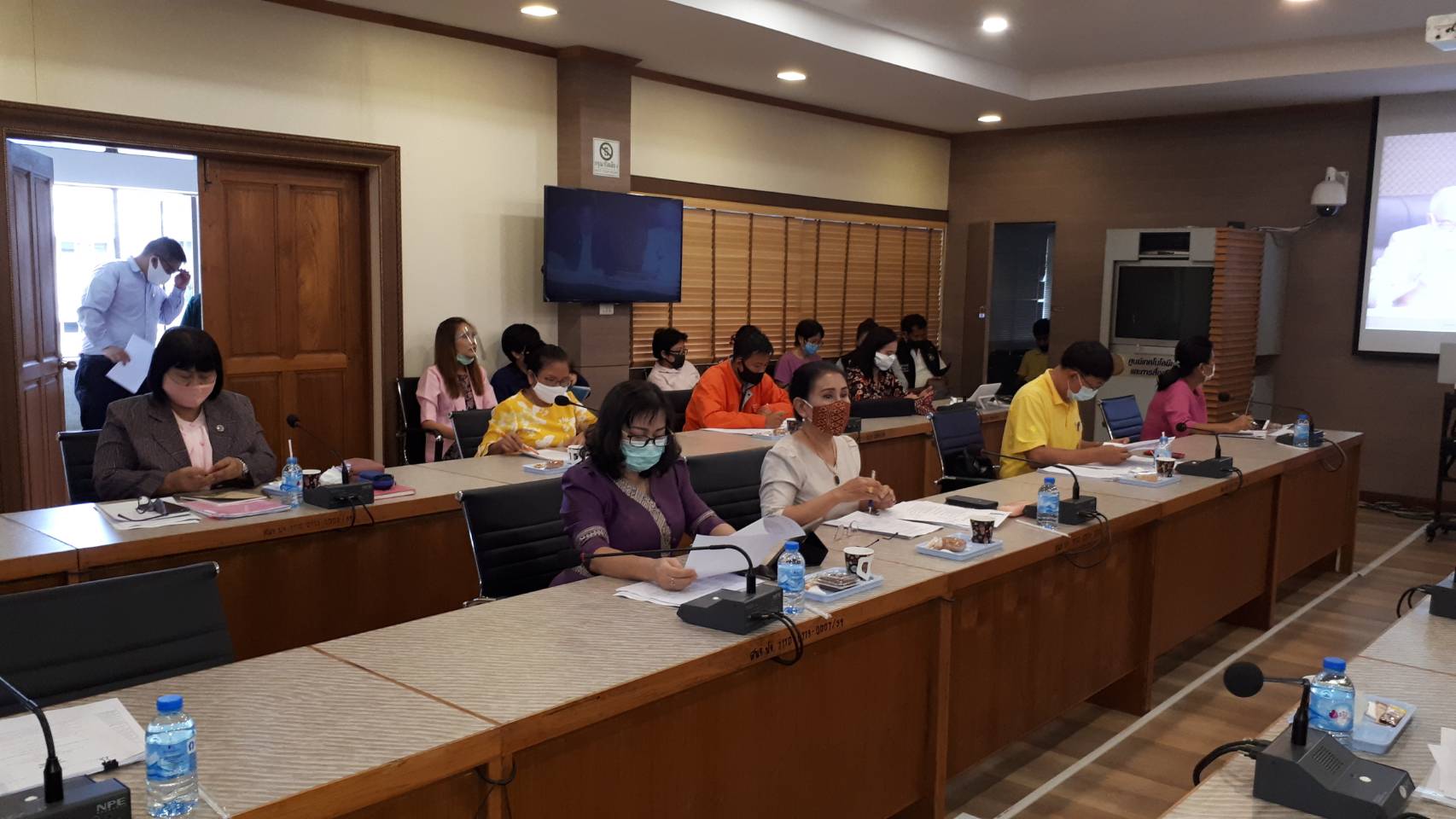 ประชุมชี้แจง การเสนอโครงการภายใต้กรอบนโยบายการฟื้นฟูเศรษฐกิจและสังคมของประเทศ ผ่านระบบการประชุมทางวีดิทัศน์ (Video Conference)