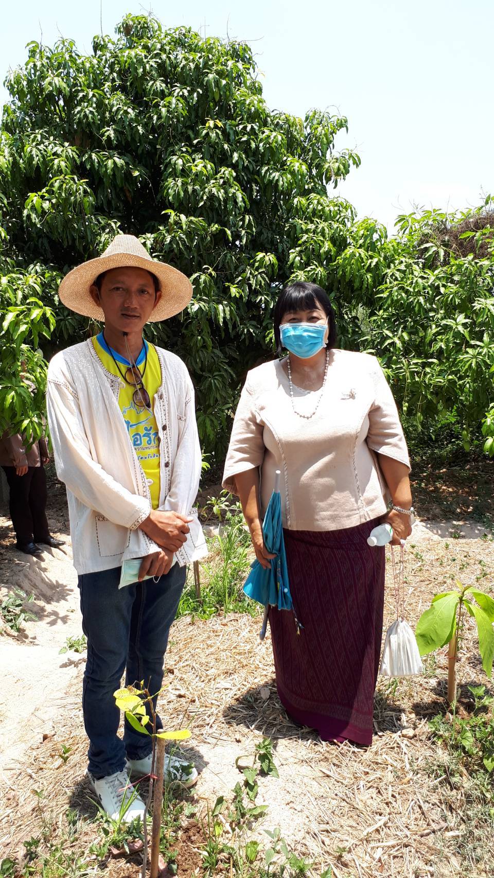 ติดตามการดำเนินงานโครงการพัฒนากสิกรรมสู่ระบบเศรษฐกิจพอเพียง : กิจกรรมเอามื้อสามัคคี โคก หนอง นา โมเดล หิ้วปิ่นโตไปเอามื้อสามัคคี ถือจอบเสียมไปพลิกฟิ้นแผ่นดิน