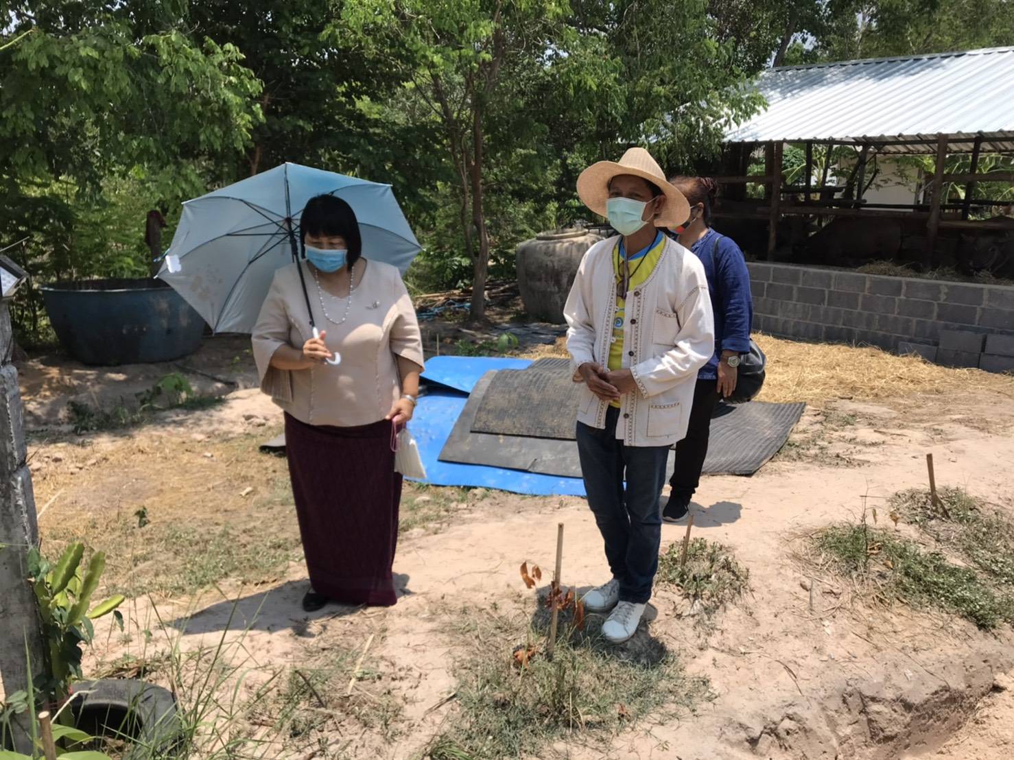 ติดตามการดำเนินงานโครงการพัฒนากสิกรรมสู่ระบบเศรษฐกิจพอเพียง : กิจกรรมเอามื้อสามัคคี โคก หนอง นา โมเดล หิ้วปิ่นโตไปเอามื้อสามัคคี ถือจอบเสียมไปพลิกฟิ้นแผ่นดิน