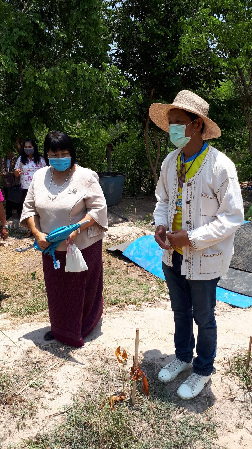 ติดตามการดำเนินงานโครงการพัฒนากสิกรรมสู่ระบบเศรษฐกิจพอเพียง : กิจกรรมเอามื้อสามัคคี โคก หนอง นา โมเดล หิ้วปิ่นโตไปเอามื้อสามัคคี ถือจอบเสียมไปพลิกฟิ้นแผ่นดิน