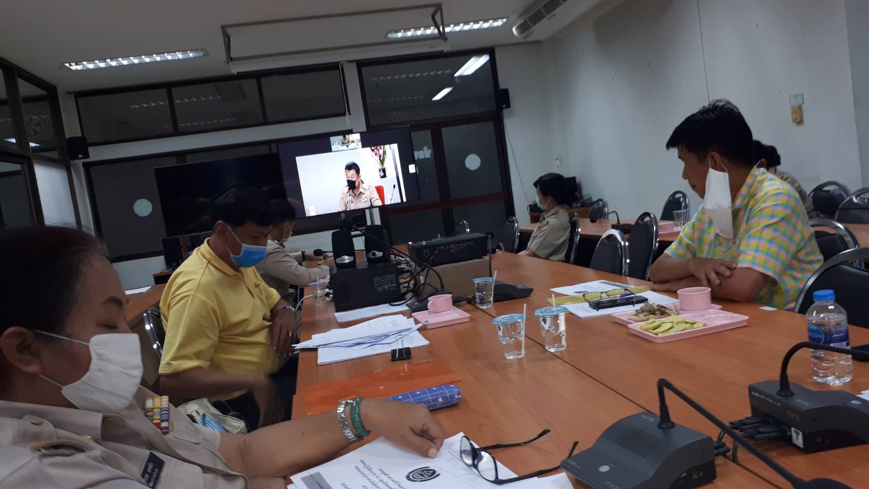 การประชุมชี้แจงแนวทางการดำเนินงานแผนปฏิบัติการ (Quick Win) 90 วัน”ปลูกผักสวนครัว เพื่อสร้างความมั่นคงทางอาหาร” และการพัฒนาคุณภาพชีวิตระดับครัวเรือนแบบบูรณาการเชิงพื้นที่ ผ่านระบบวีดีทัศน์ทางไกล (Video Conference) และ ผ่านระบบ TV พช