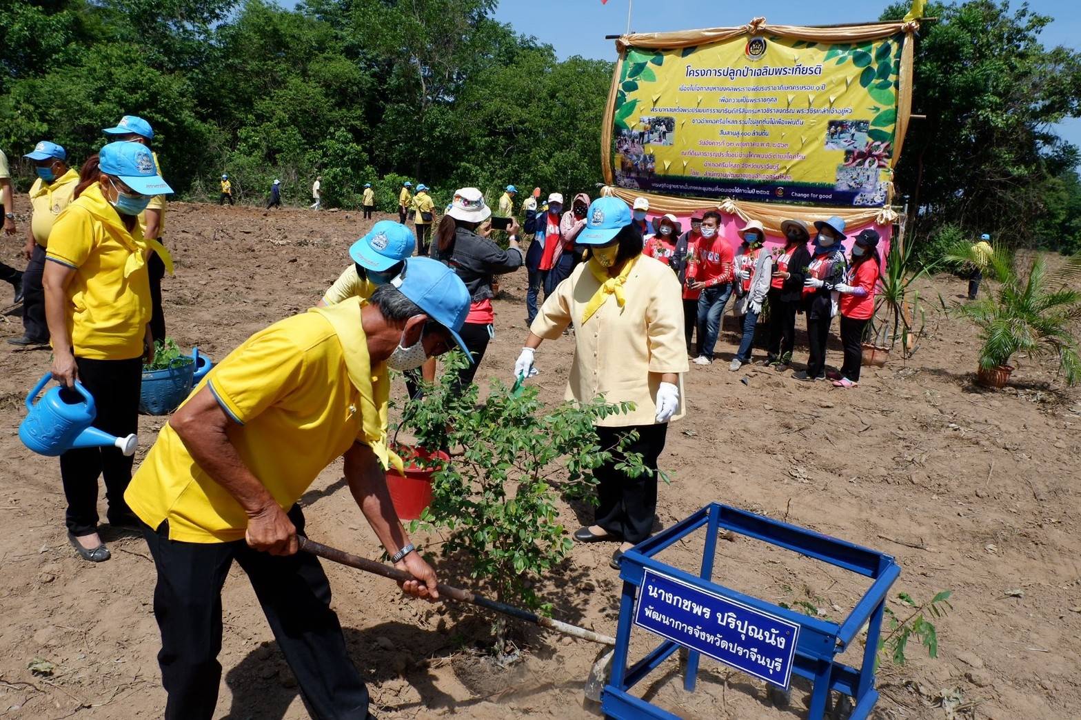 การดำเนินโครงการปลูกป่าเฉลิมพระเกียรติเนื่องในโอกาสมหามงคลพระราชพิธีบรมราชาภิเษก ครบรอบ 1 ปี เพื่อถวายเป็นพระราชกุศลพระบาทสมเด็จพระปรเมนทรรามาธิบดีศรีสินทรมหาวชิราลงกรณ พระวชิรเกล้าเจ้าอยู่หัว ปลูกไม้เพื่อแผ่นดิน สืบสานสู่ 100 ล้านต้น