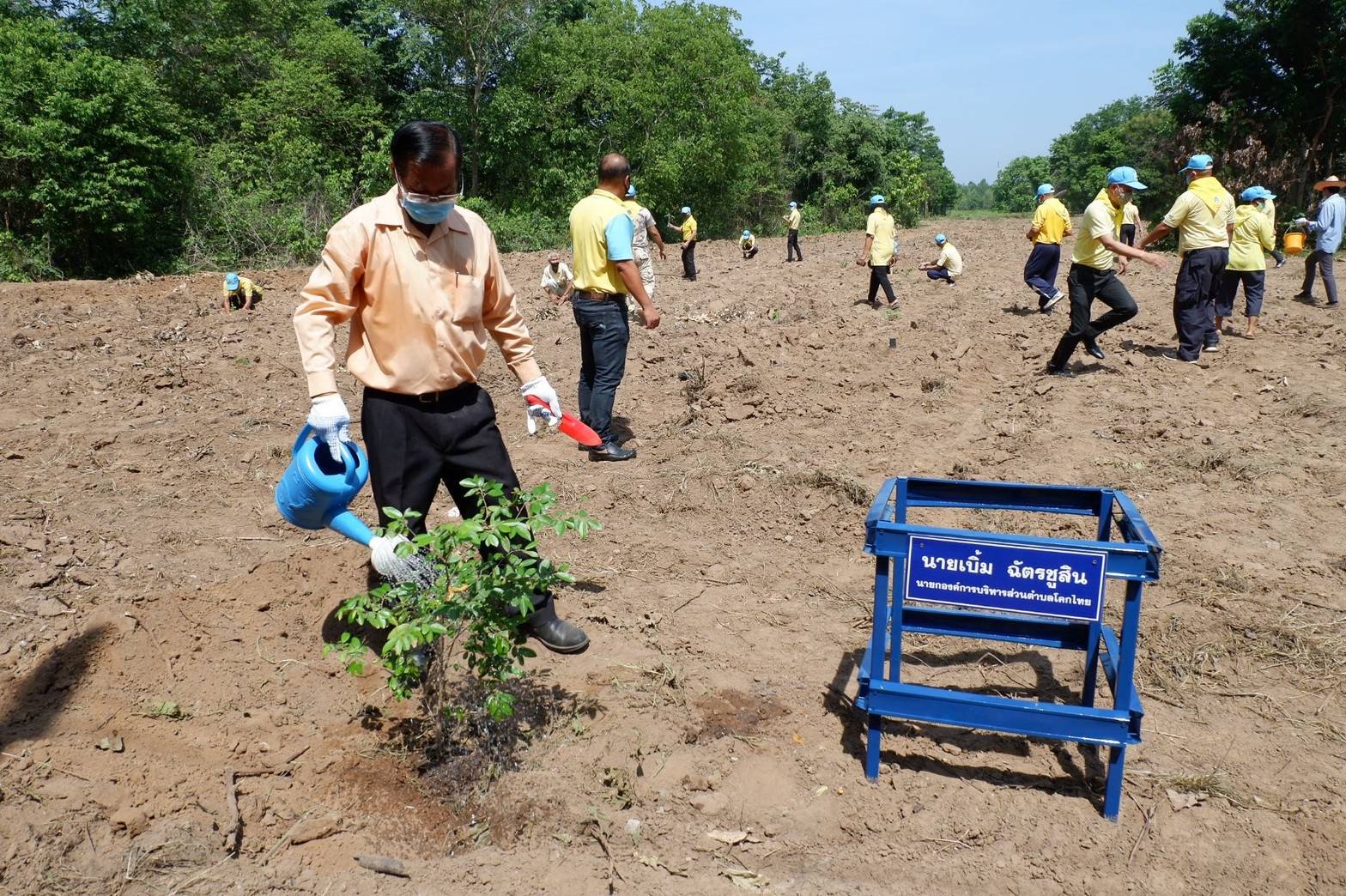 การดำเนินโครงการปลูกป่าเฉลิมพระเกียรติเนื่องในโอกาสมหามงคลพระราชพิธีบรมราชาภิเษก ครบรอบ 1 ปี เพื่อถวายเป็นพระราชกุศลพระบาทสมเด็จพระปรเมนทรรามาธิบดีศรีสินทรมหาวชิราลงกรณ พระวชิรเกล้าเจ้าอยู่หัว ปลูกไม้เพื่อแผ่นดิน สืบสานสู่ 100 ล้านต้น