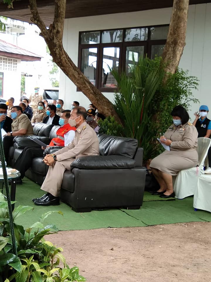 การต้อนรับ นายนิพนธ์ บุญญามณี รัฐมนตรีช่วยว่าการกระทรวงมหาดไทย ที่ได้มาติดตามการแก้ไขปัญหาภัยแล้ง ไฟป่า และตรวจเยี่ยมให้กำลังใจแก่เจ้าหน้าที่ประจำจุดคัดกรองป้องกันการแพร่ระบาดของโรคโควิด-19