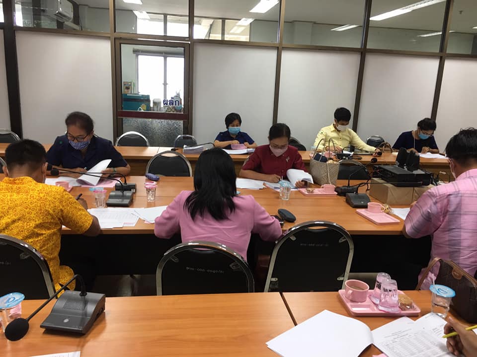 ประชุมพัฒนาการอำเภอ และเจ้าหน้าที่ผู้รับผิดชอบงานสตรี เพื่อชี้แจงซักซ้อมความเข้าใจเรื่องการดำเนินงานกองทุนพัฒนาบทบาทสตรี