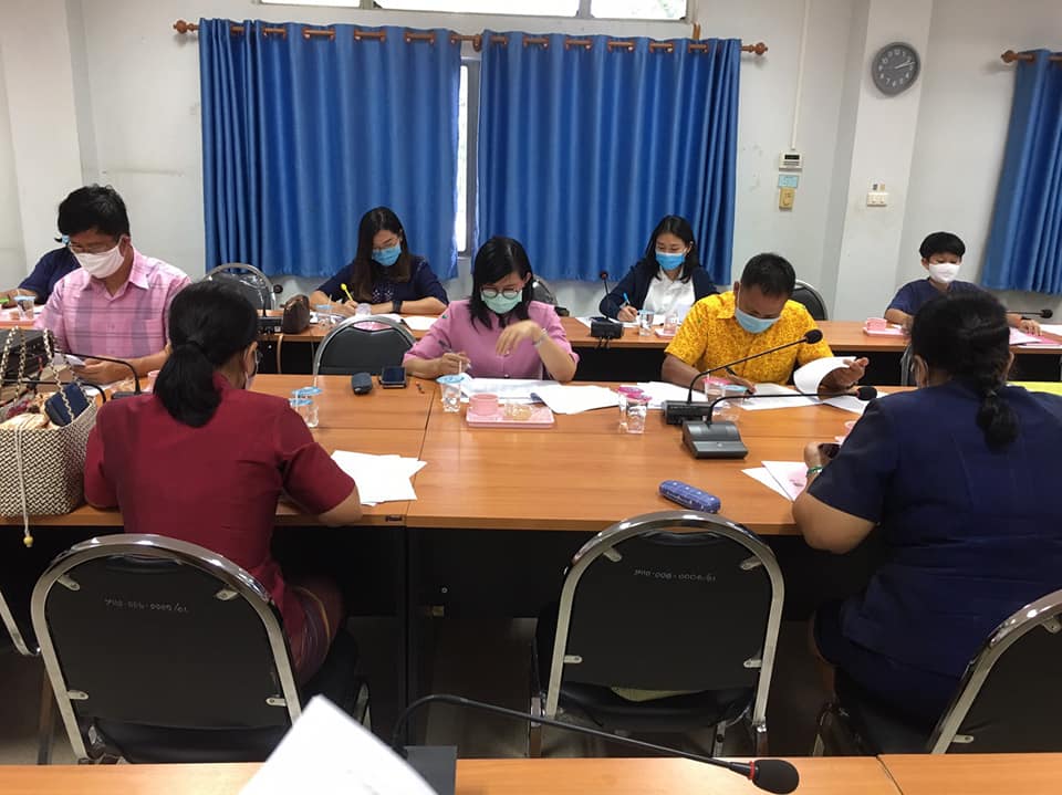ประชุมพัฒนาการอำเภอ และเจ้าหน้าที่ผู้รับผิดชอบงานสตรี เพื่อชี้แจงซักซ้อมความเข้าใจเรื่องการดำเนินงานกองทุนพัฒนาบทบาทสตรี