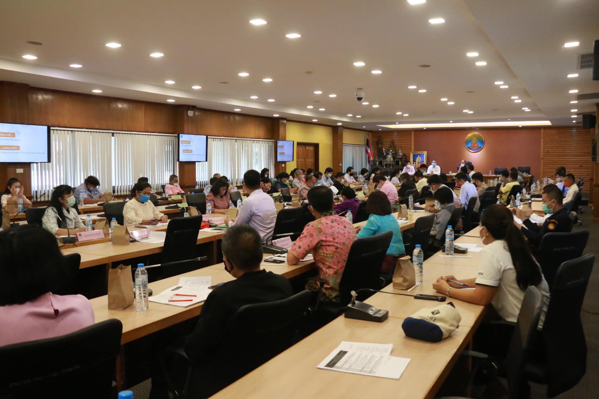 ประชุมคณะกรรมการโรคติดต่อจังหวัดปราจีนบุรี และคณะกรรมการศูนย์บริหารสถานการณ์ฉุกเฉินฯ โควิด-19 จังหวัดปราจีนบุรี