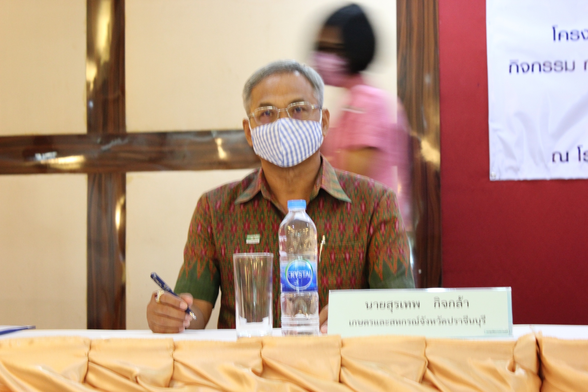 พิธีลงนามข้อตกลงว่าด้วยการประสานความร่วมมือ (MOU) ตามโครงการประชุมสร้างรายได้จากการจำหน่ายสินค้าด้วยกลไกประชารัฐ  กิจกรรม สร้างรายได้จากกิจการอาหารปลอดภัย (โรงพยาบาล โรงแรม โรงเรียน ร้านอาหาร)  ระหว่างผู้ว่าราชการจังหวัดปราจีนบุรี กับภาคีเครือข่ายการพัฒนา(สาธารณสุขจังหวัด , เกษตรและสหกรณ์จังหวัด , พัฒนาการจังหวัด และบริษัทประชารัฐรักสามัคคีปราจีนบุรี(วิสาหกิจเพื่อสังคม)จำกัด