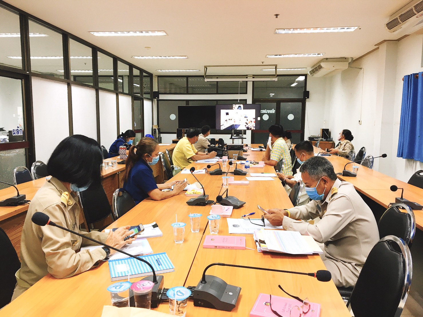 การประชุมชี้แจงแนวทางการดำเนินงานแผนปฏิบัติการ (Quick Win) 90 วัน”ปลูกผักสวนครัว เพื่อสร้างความมั่นคงทางอาหาร” และการพัฒนาคุณภาพชีวิตระดับครัวเรือนแบบบูรณาการเชิงพื้นที่ ผ่านระบบวีดีทัศน์ทางไกล (Video Conference) และ ผ่านระบบ TV พช