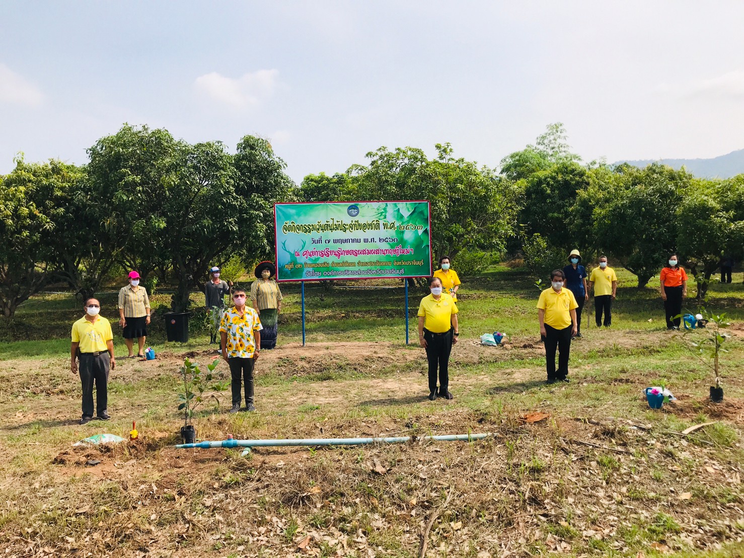 เยี่ยมชมแปลงปลูกพืชผักสวนครัวเพื่อสร้างความมั่นคงทางอาหาร ร่วมต้านภัยไวรัสโคโรน่า(COVID-19) ขององค์การบริหารส่วนจังหวัดปราจีนบุรี