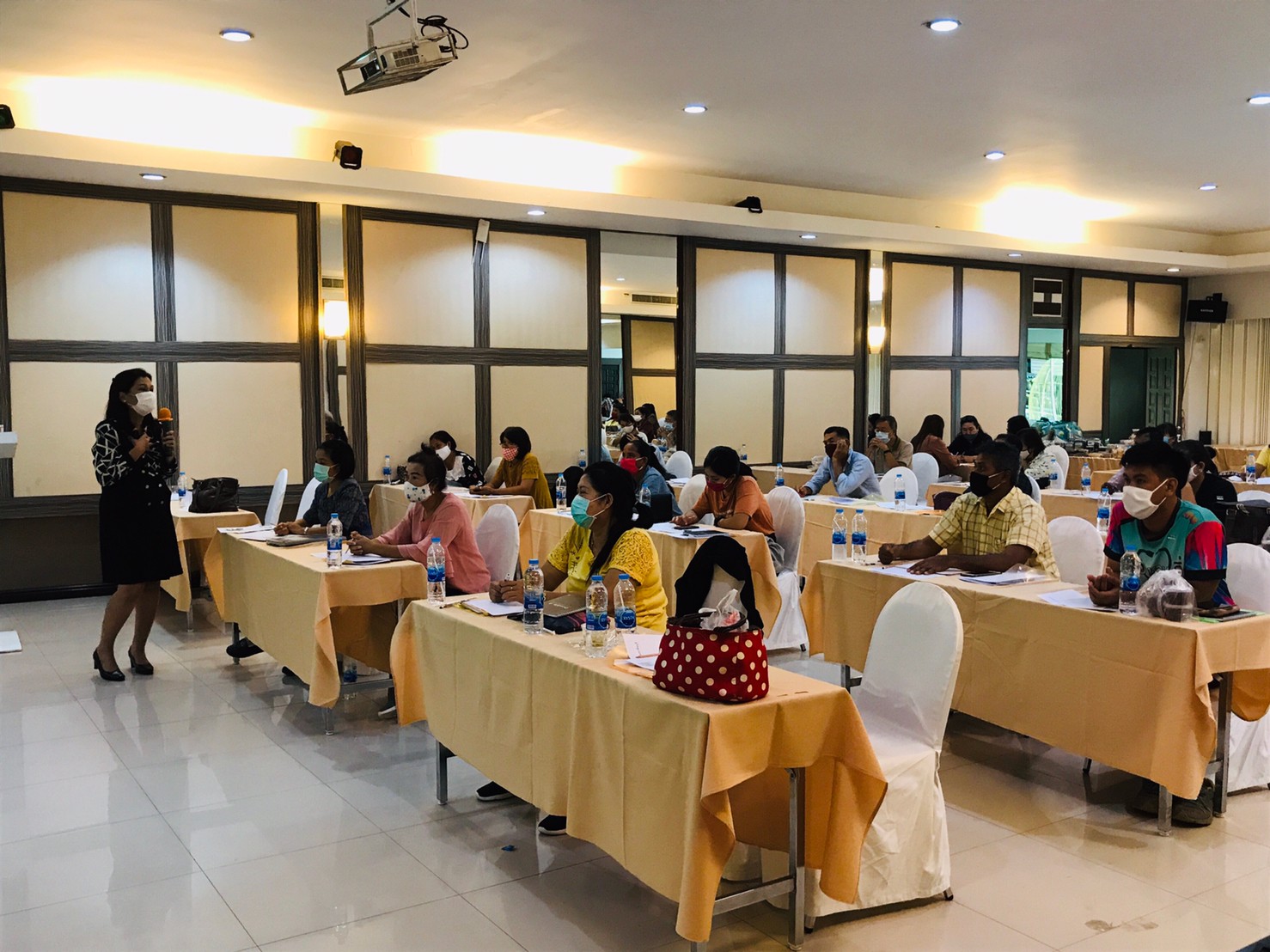 โครงการสร้างรายได้จากการจำหน่ายสินค้าด้วยกลไกประชารัฐ กิจกรรม การประชุมเชิงปฏิบัติการสร้างรายได้จากกิจการอาหารปลอดภัย (โรงพยาบาล โรงแรม โรงเรียน ร้านอาหาร)