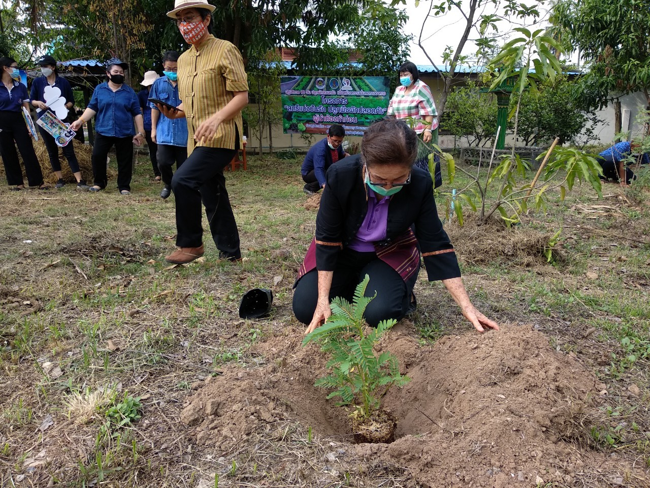 โครงการสตรีแบ่งปันรัก ปลูกผักปลอดภัย
