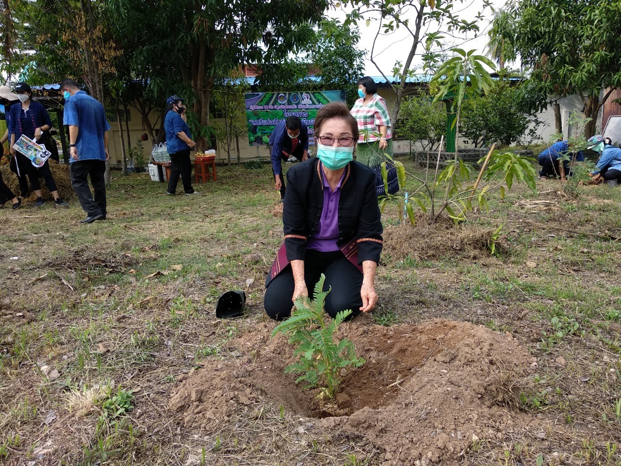 โครงการสตรีแบ่งปันรัก ปลูกผักปลอดภัย