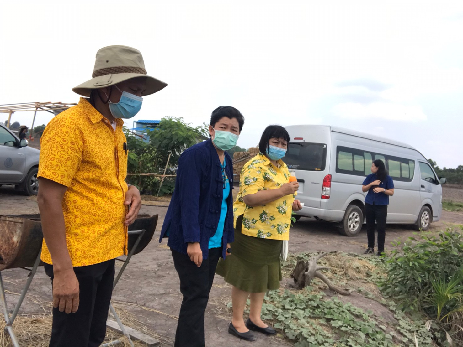 ติดตามการดำเนินงานโครงการพัฒนากสิกรรมสู่ระบบเศรษฐกิจพอเพียง : กิจกรรมเอามื้อสามัคคี โคก หนอง นา โมเดล หิ้วปิ่นโตไปเอามื้อสามัคคี ถือจอบเสียมไปพลิกฟื้นแผ่นดิน